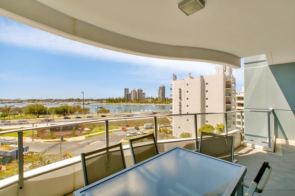 4 Como Cresecent, SOUTHPORT QLD 4215, Southport - Thumbnail 3