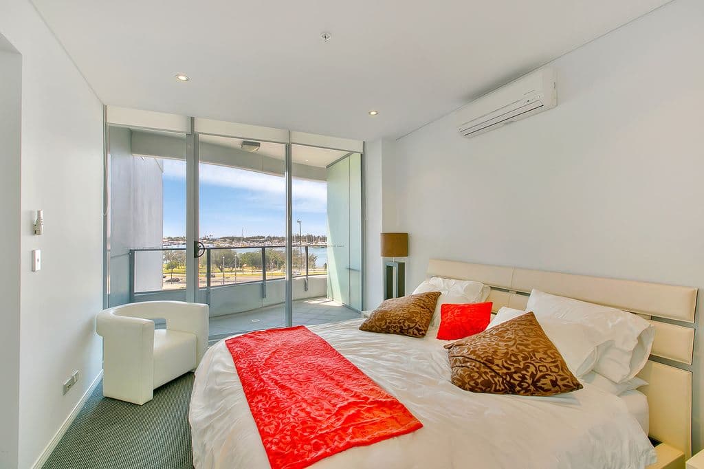 4 Como Cresecent, SOUTHPORT QLD 4215, Southport - Thumbnail 6