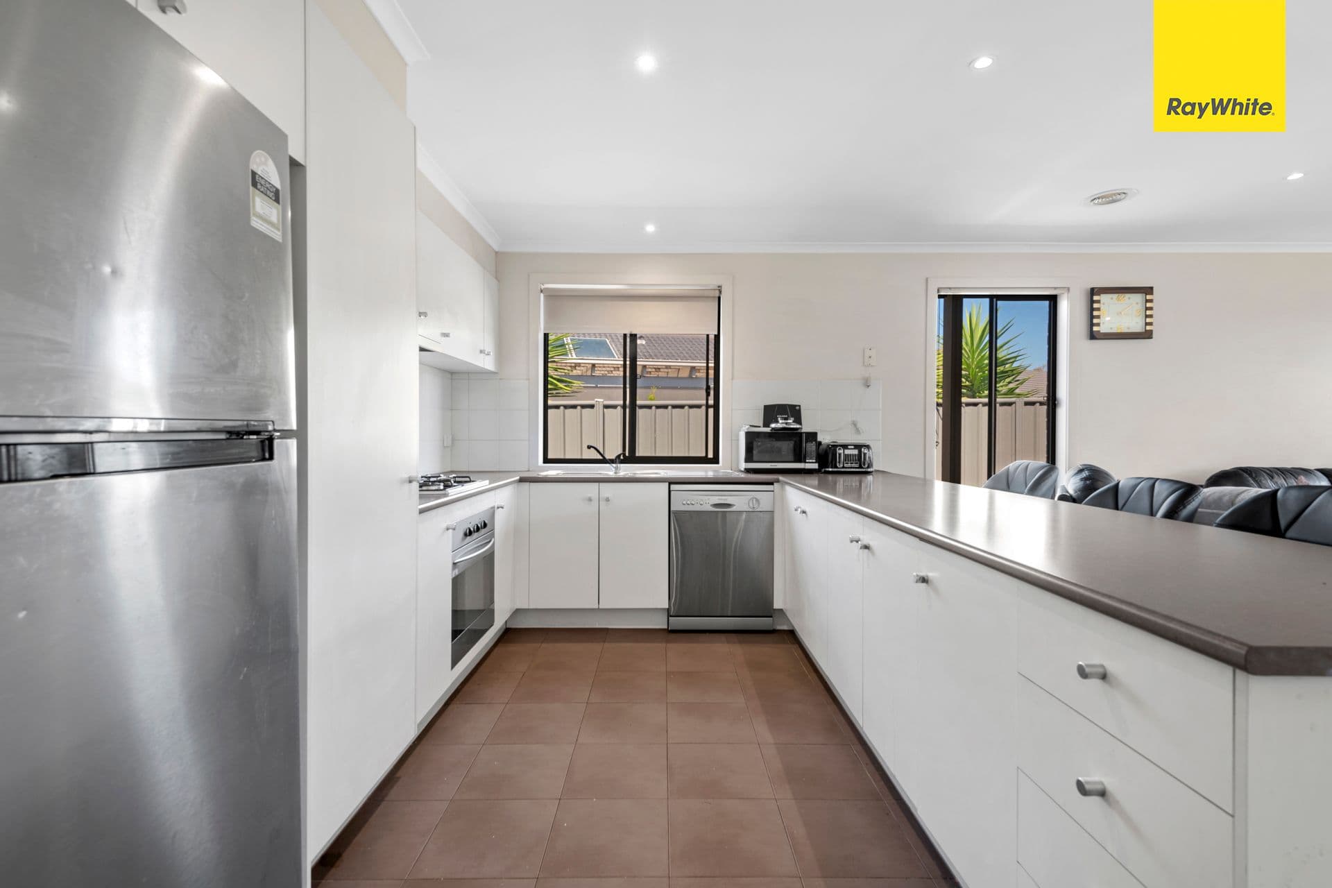 38 Duncombe Park Way, Deer Park VIC 3023, Deer Park - Thumbnail 4