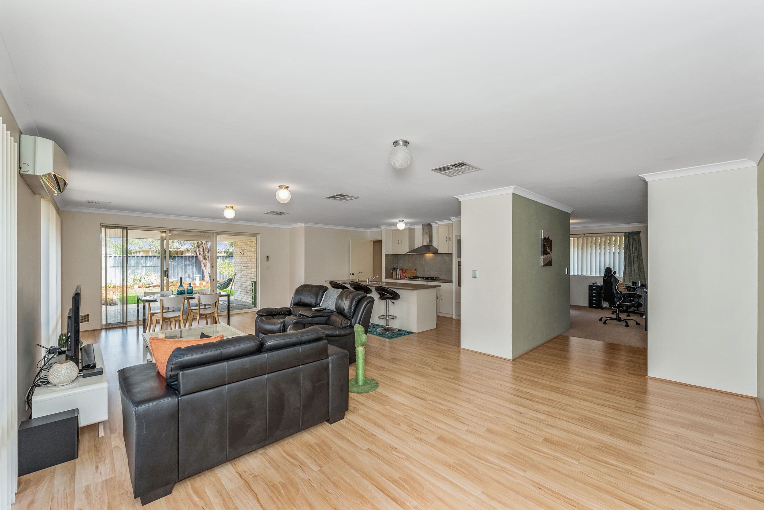 64 Claret Ash Boulevard, Baldivis WA 6171, Baldivis - Thumbnail 2