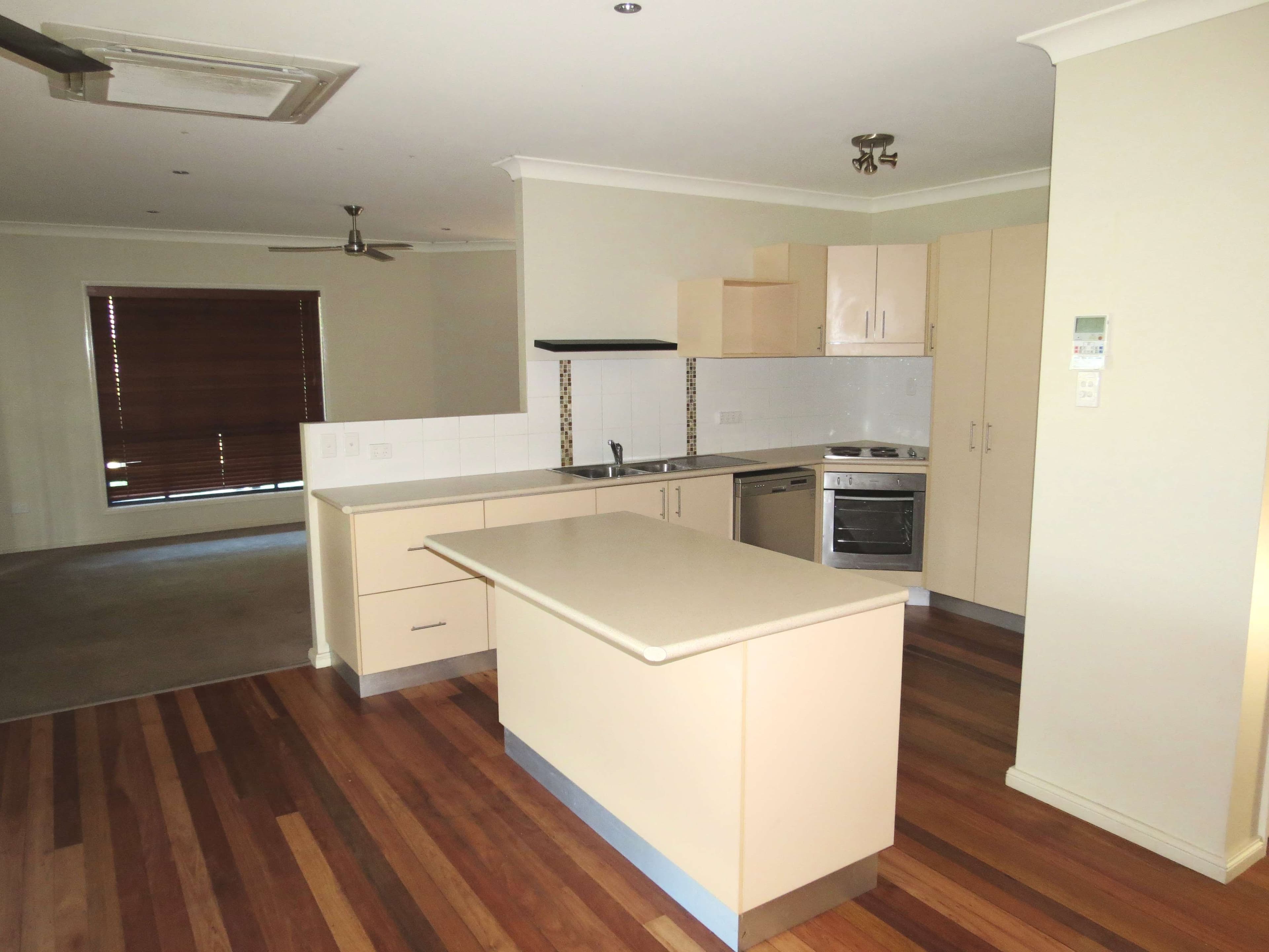 17a Gray Street, Emerald QLD 4720, Emerald - Thumbnail 3