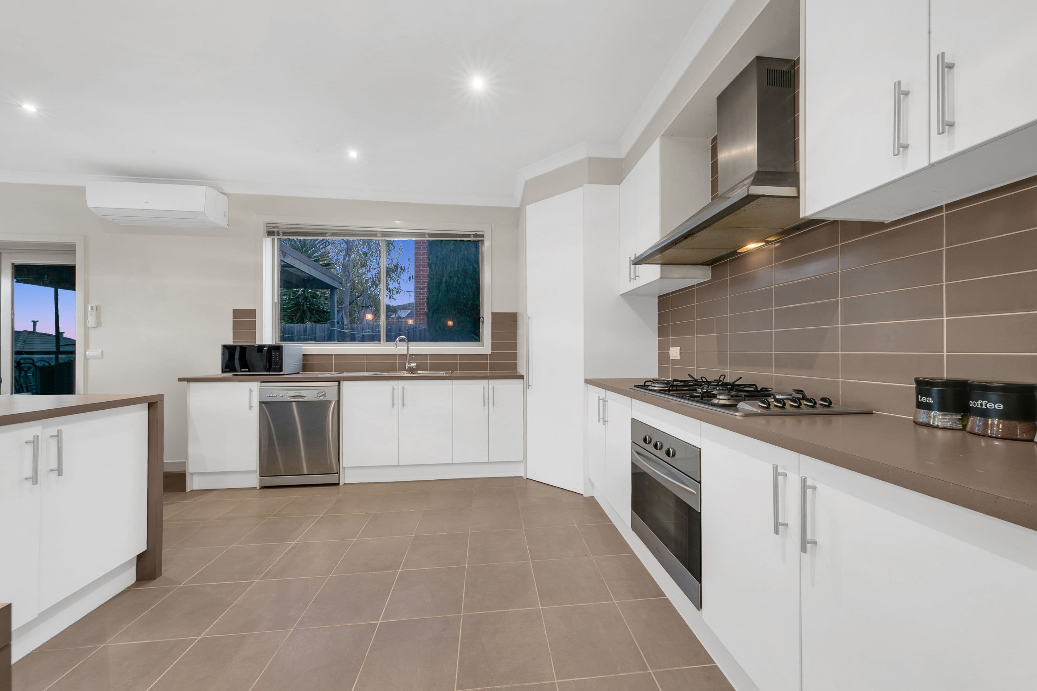 18 Beechwood Court, Mernda VIC 3754, Mernda - Thumbnail 3