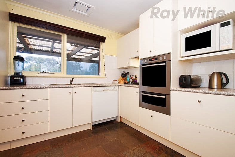 15 GARDENIA Street, Croydon South VIC 3136, Croydon South - Thumbnail 2