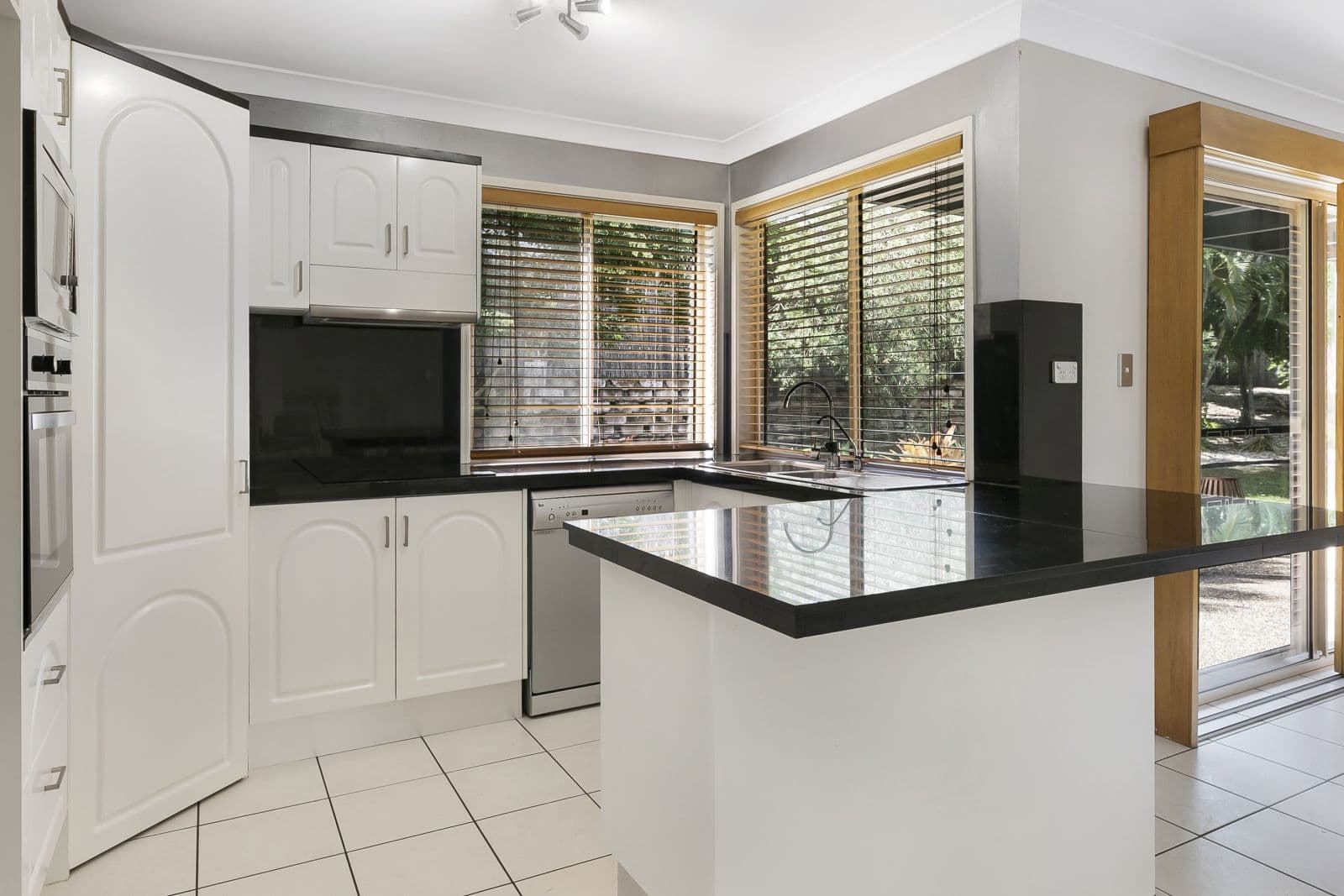 3 Woodbine Court, Parkwood QLD 4214, Parkwood - Thumbnail 4