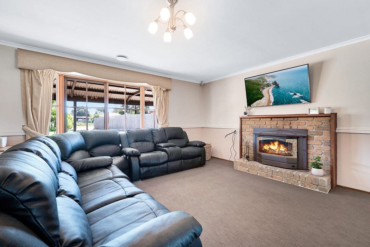 6 Amanda Court, Pakenham VIC 3810, Pakenham - Thumbnail 3