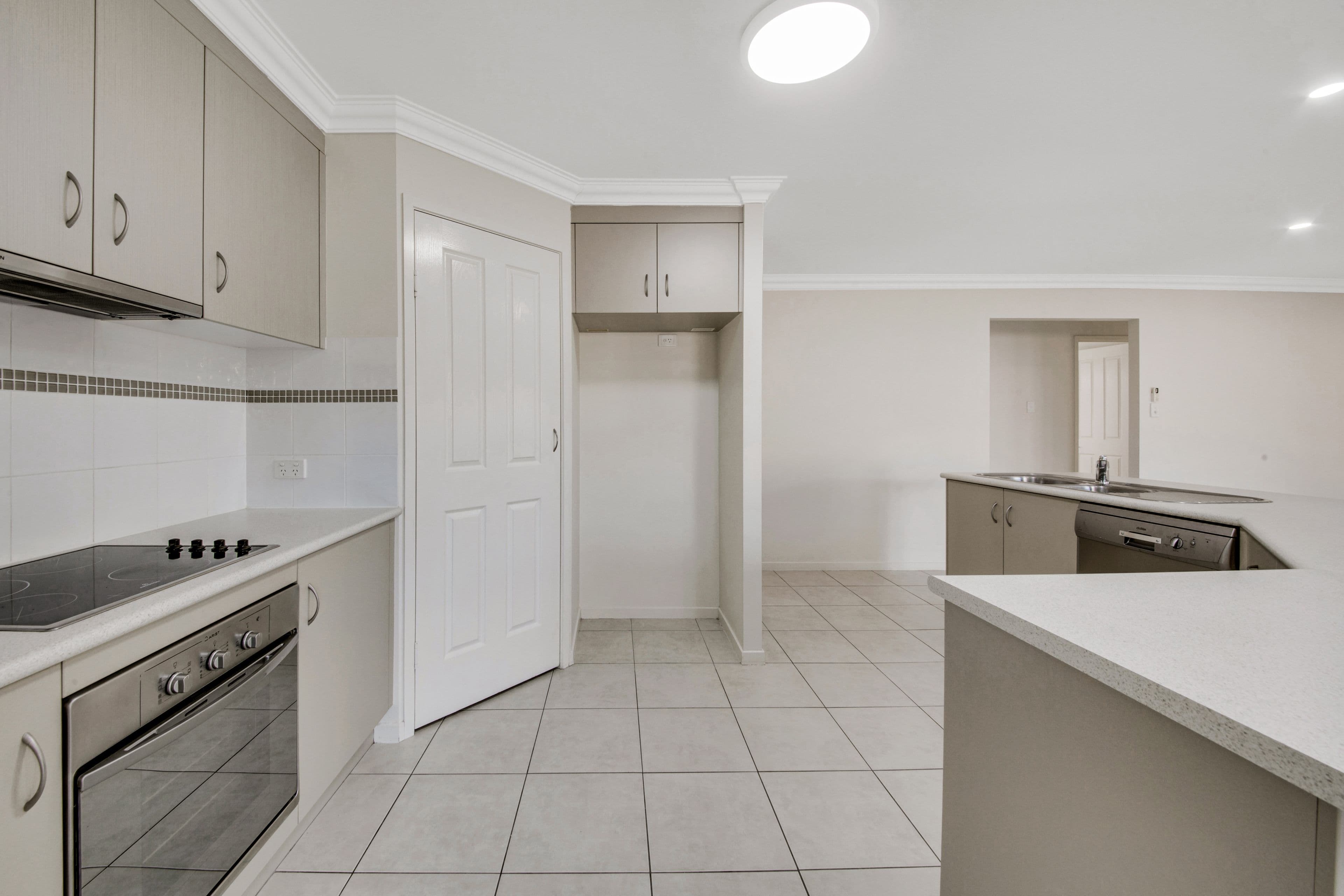 12 Larcom Rise, West Gladstone QLD 4680, West Gladstone - Thumbnail 2