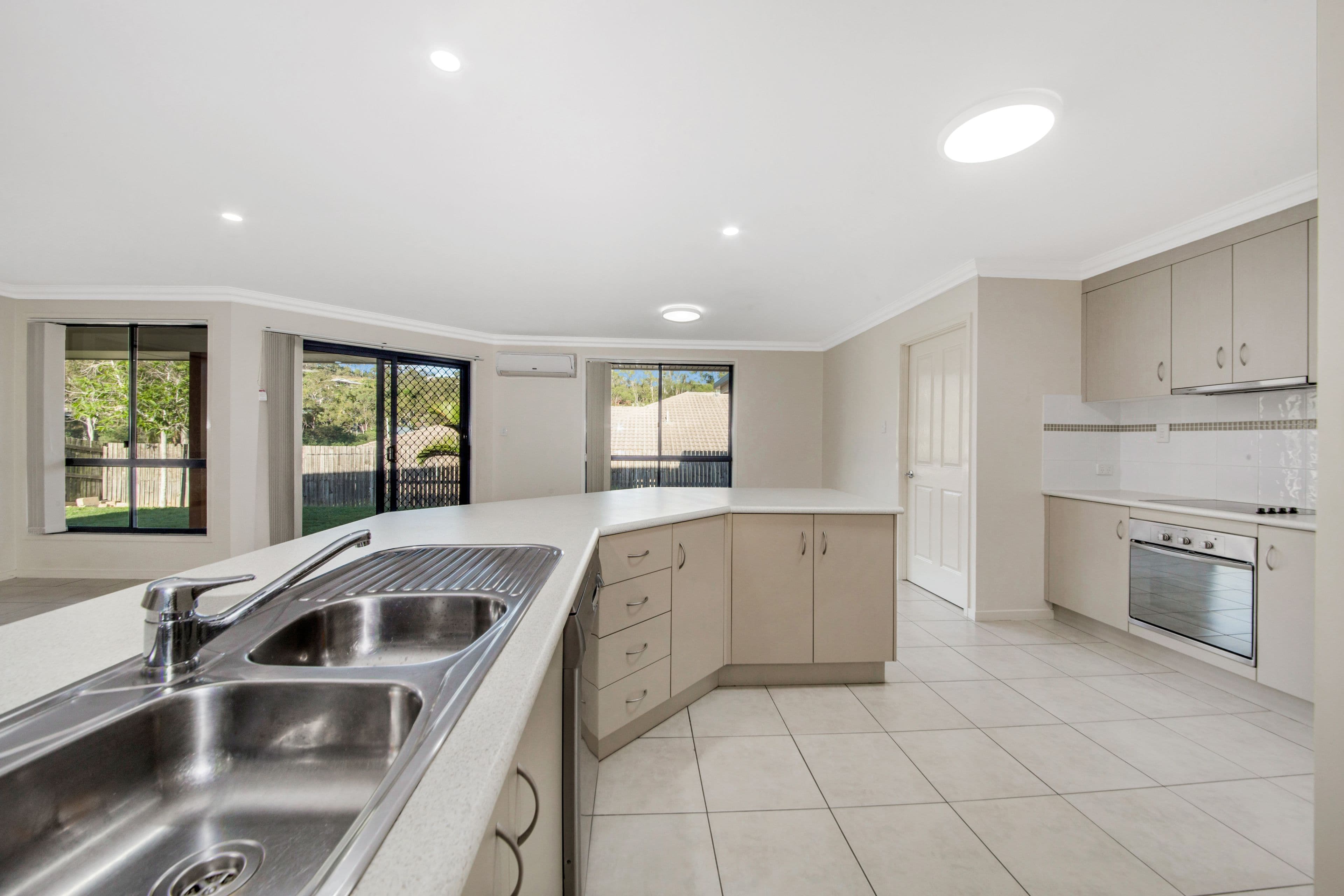 12 Larcom Rise, West Gladstone QLD 4680, West Gladstone - Thumbnail 5