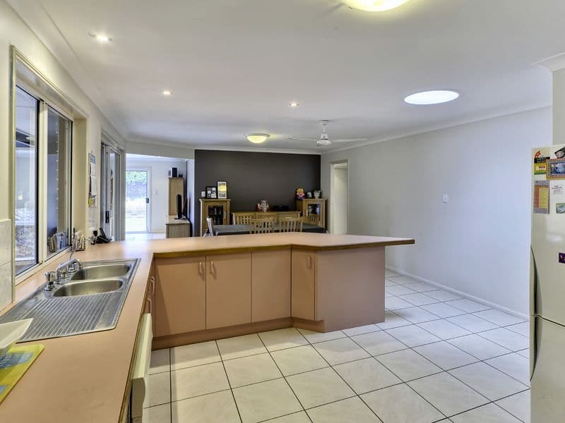 15 Spurs Drive, WELLINGTON POINT QLD 4160, Wellington Point - Thumbnail 3