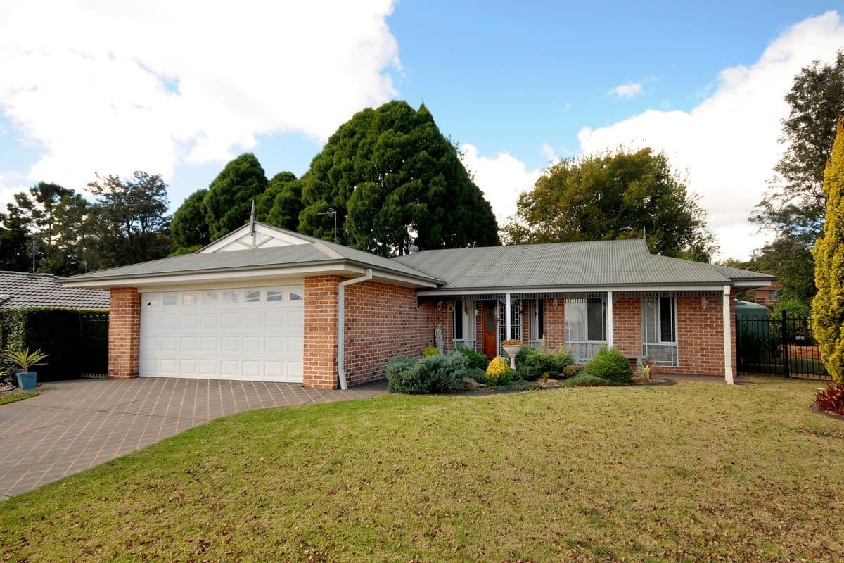 18 Sweetapple Crescent, CENTENARY HEIGHTS QLD 4350, Centenary Heights - Image 1