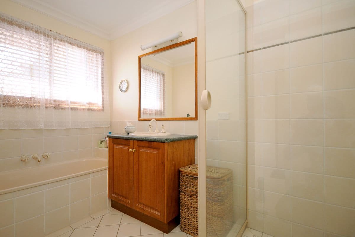18 Sweetapple Crescent, CENTENARY HEIGHTS QLD 4350, Centenary Heights - Thumbnail 8
