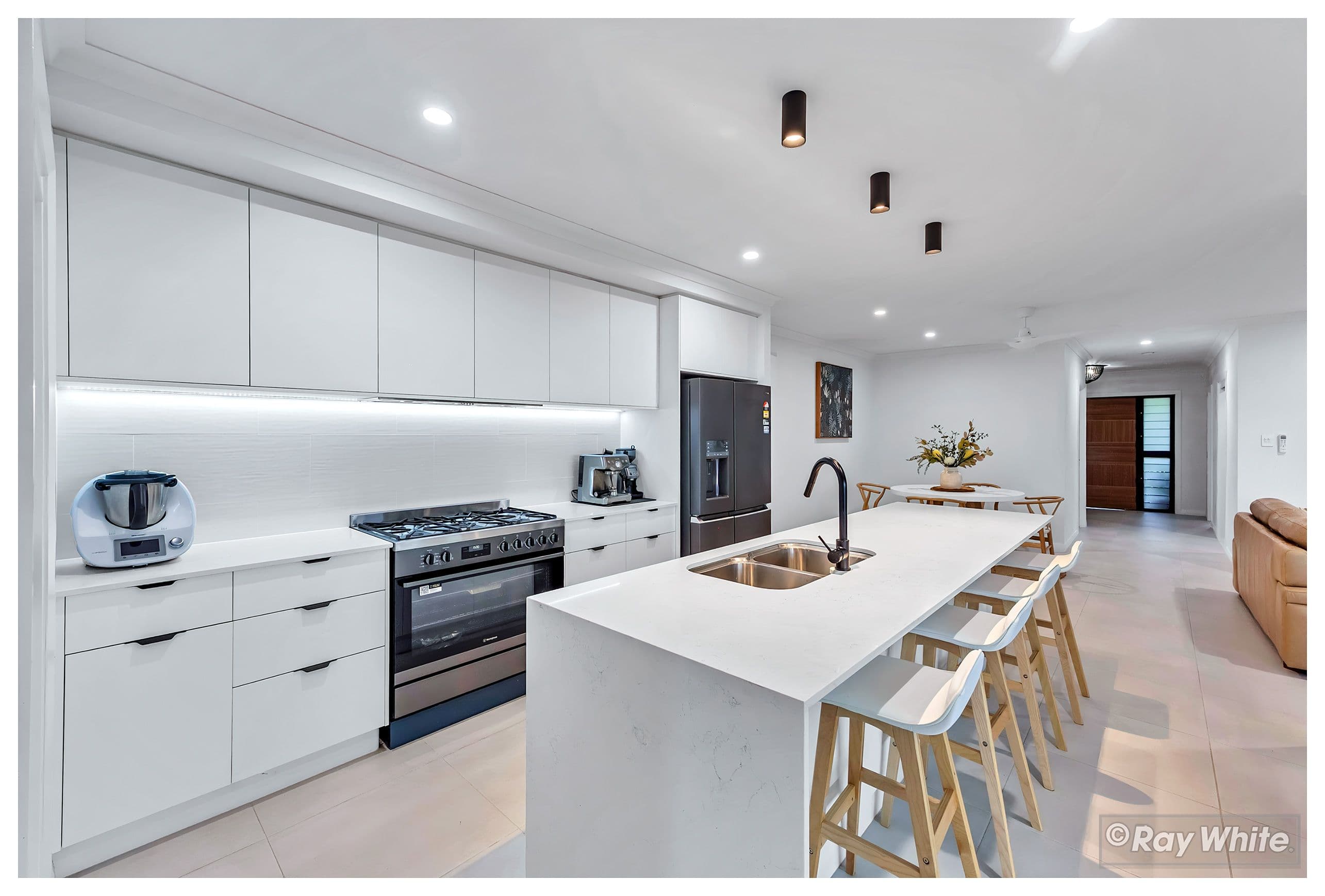 4 Sandford Avenue, Parkhurst QLD 4702, Parkhurst - Thumbnail 2