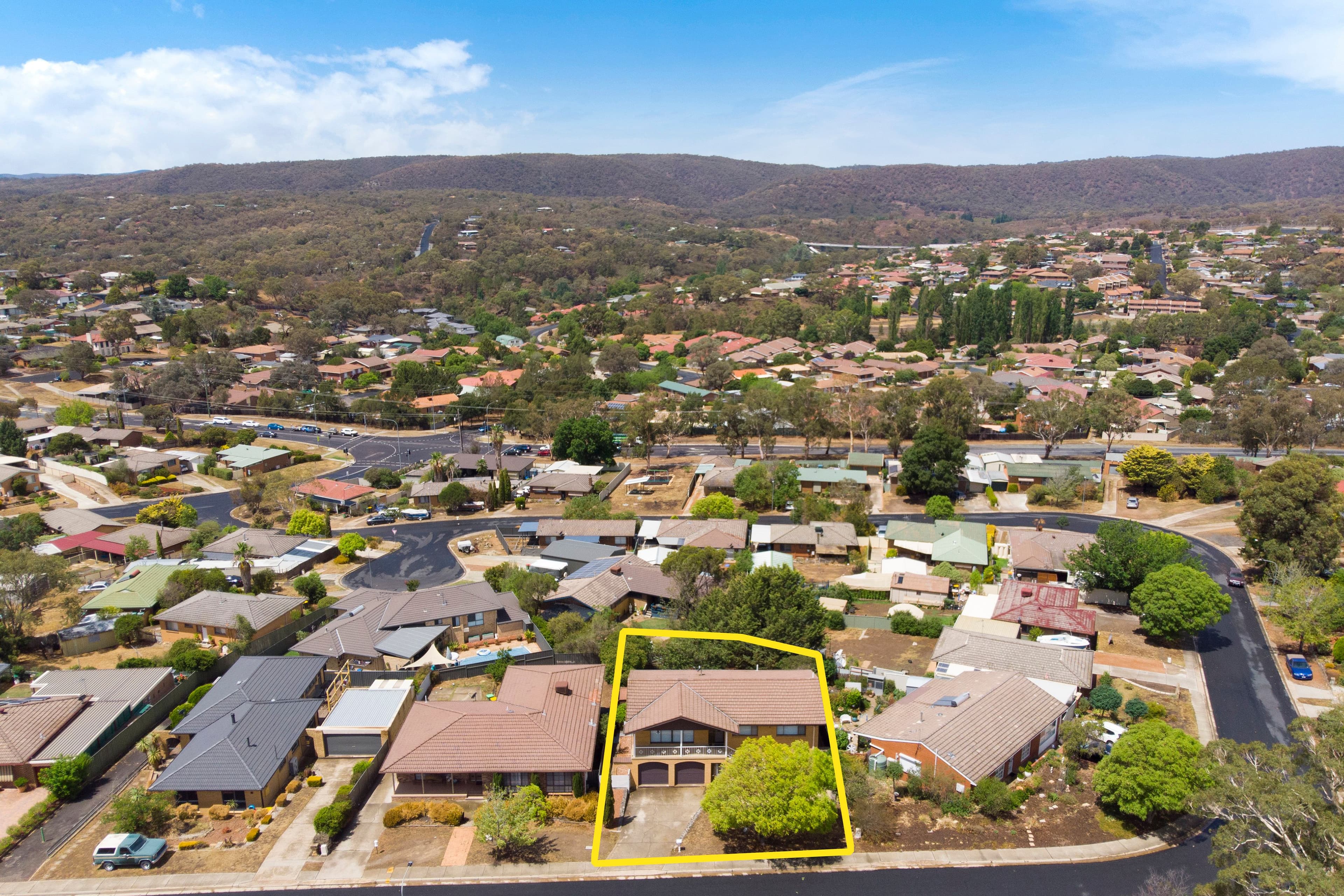 15 Hayley Crescent, Karabar NSW 2620, Karabar - Thumbnail 2