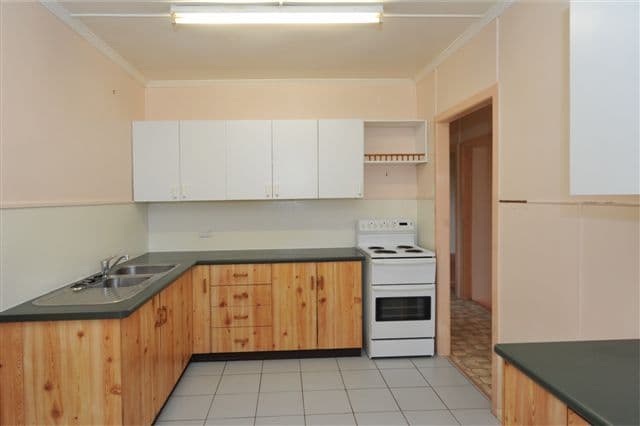 16 Gowrie Street, KINGSTHORPE QLD 4400, Kingsthorpe - Thumbnail 3