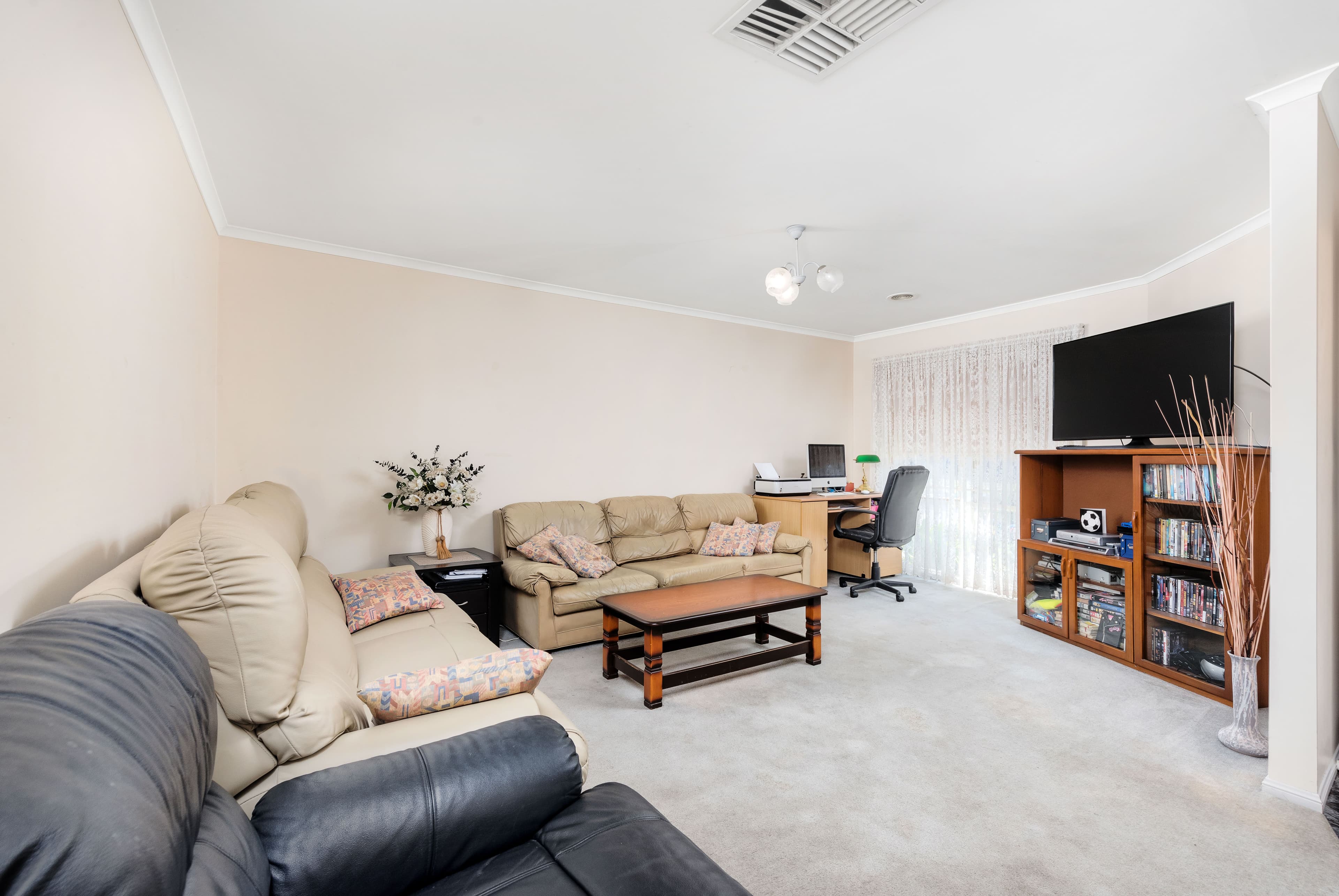 35 Murchison Way, Thomastown VIC 3074, Thomastown - Thumbnail 2