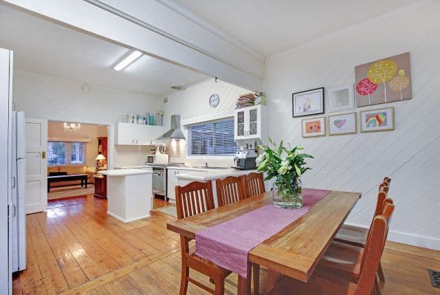 22 Oakhill Avenue, Reservoir VIC 3073, Reservoir - Thumbnail 5