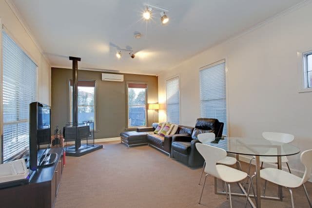 22 Oakhill Avenue, Reservoir VIC 3073, Reservoir - Thumbnail 7