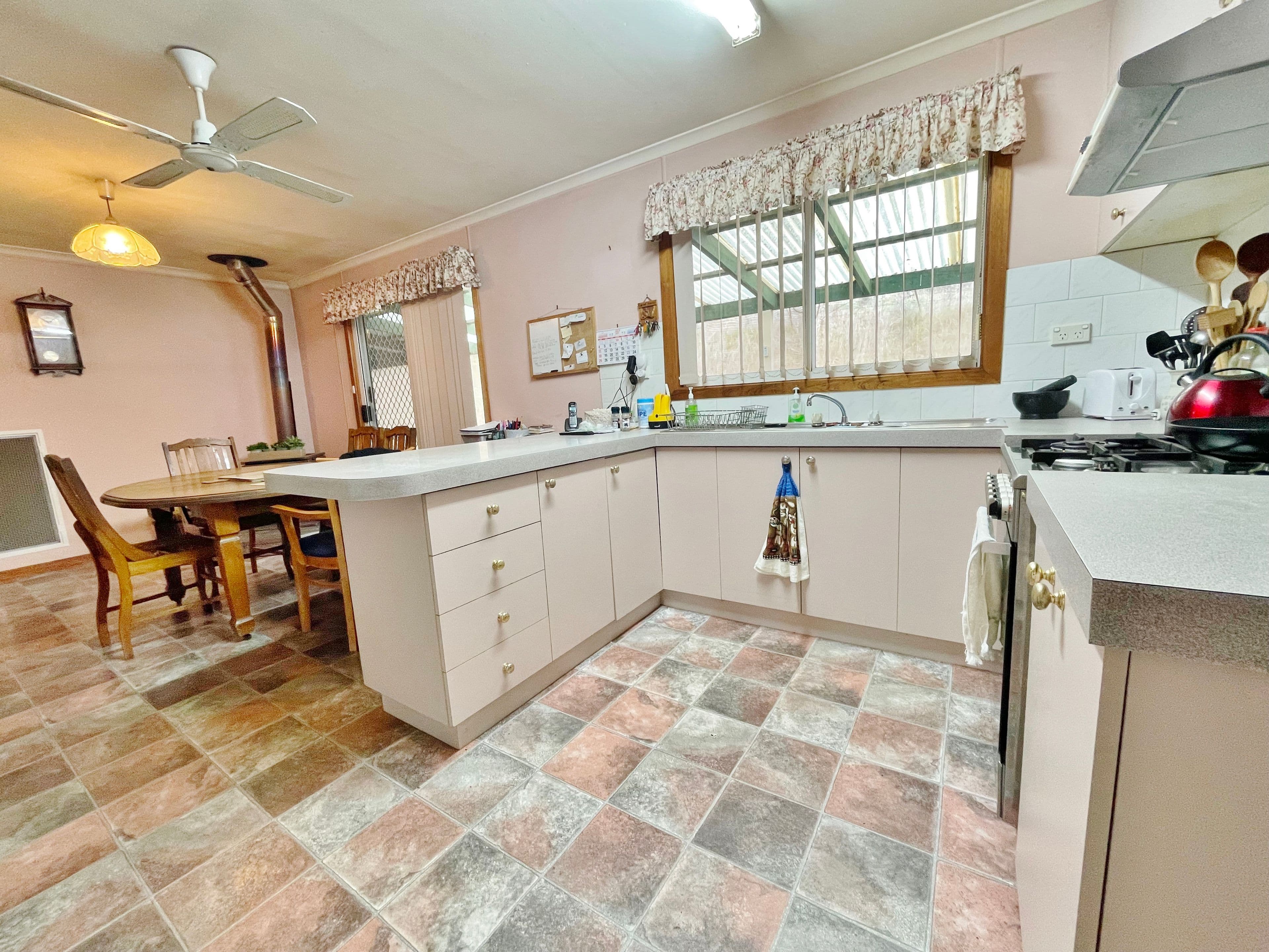 19 Whites Road, Young NSW 2594, Young - Thumbnail 3