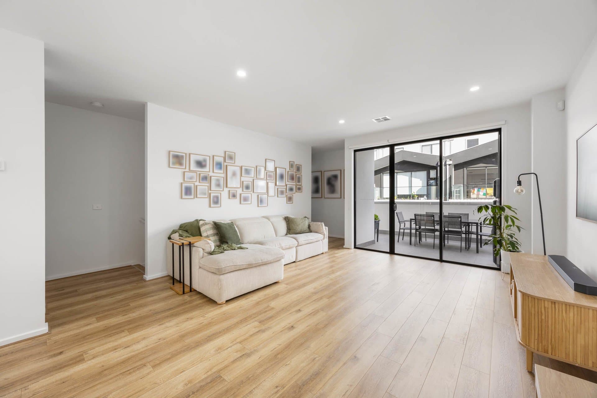 7 Tomkins Walk, Sydenham - Thumbnail 2