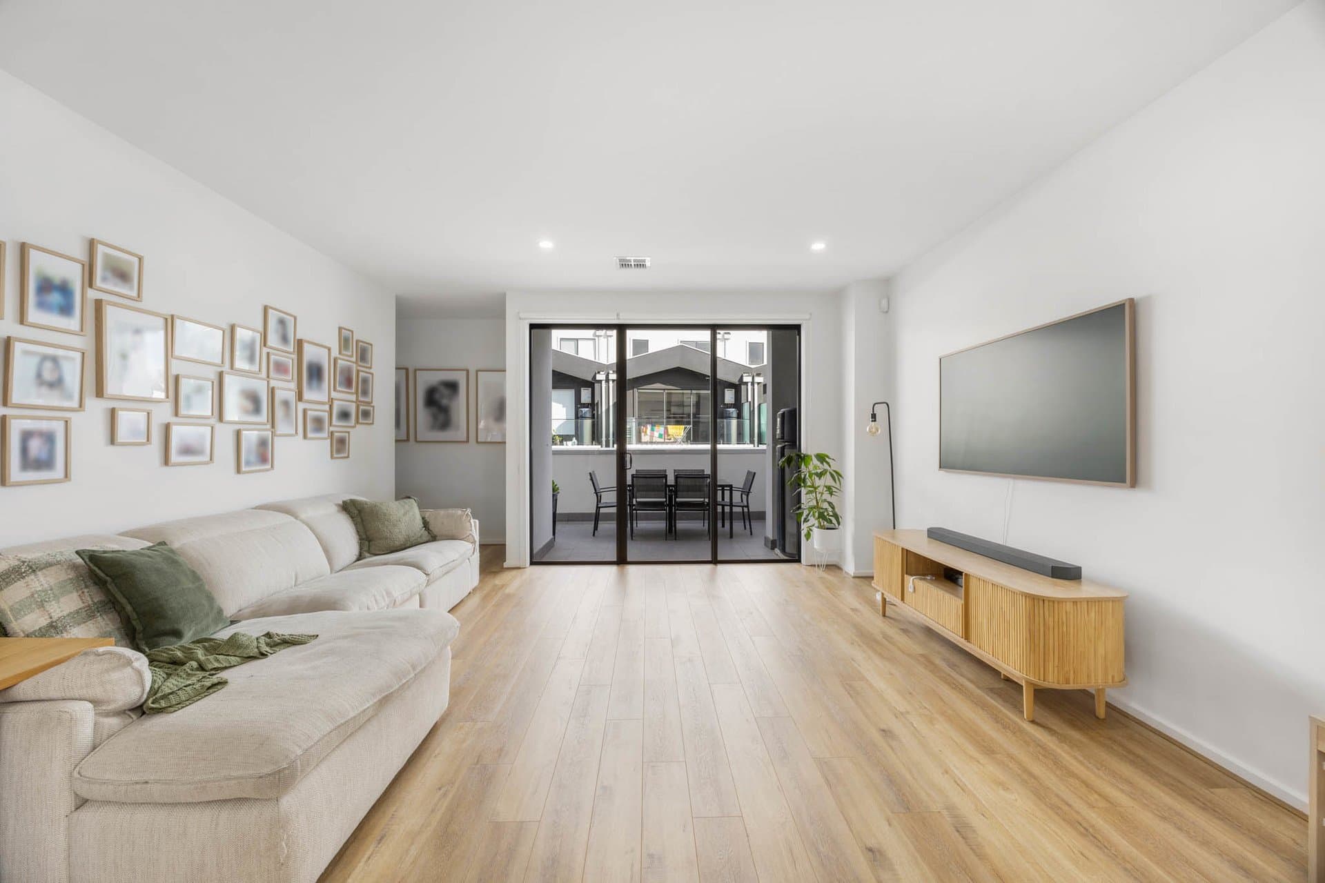 7 Tomkins Walk, Sydenham - Thumbnail 3