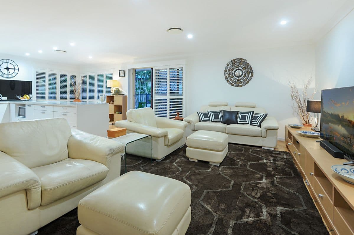 90 Albion Crescent, Greensborough, Greensborough - Thumbnail 3