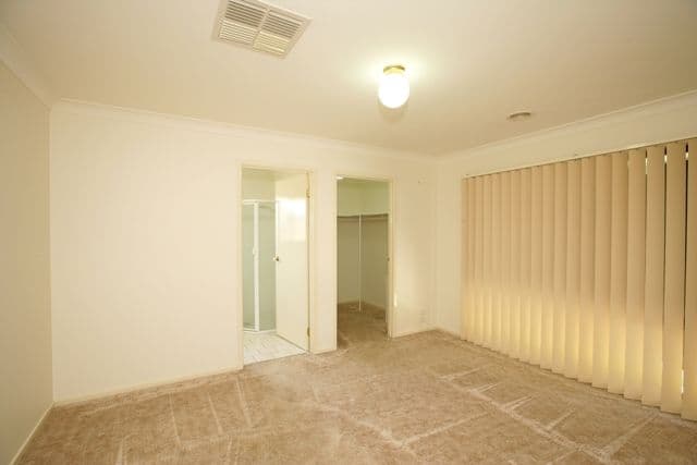 72 Yentoo Drive, GLENFIELD PARK NSW 2650, Glenfield Park - Thumbnail 2