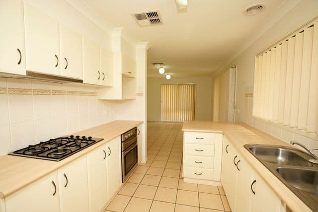 72 Yentoo Drive, GLENFIELD PARK NSW 2650, Glenfield Park - Thumbnail 5