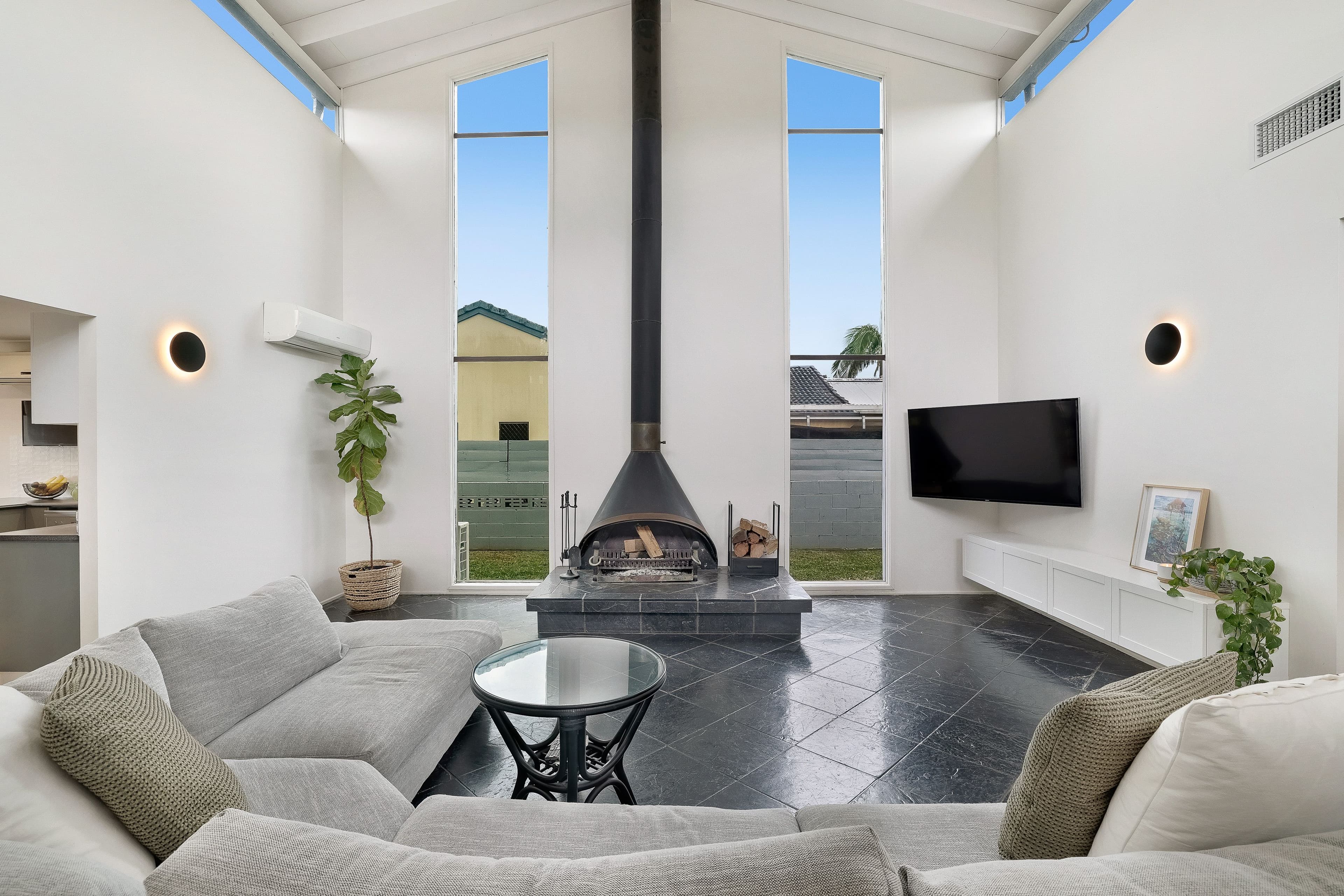98 Alison Road, Carrara QLD 4211, Carrara - Thumbnail 2