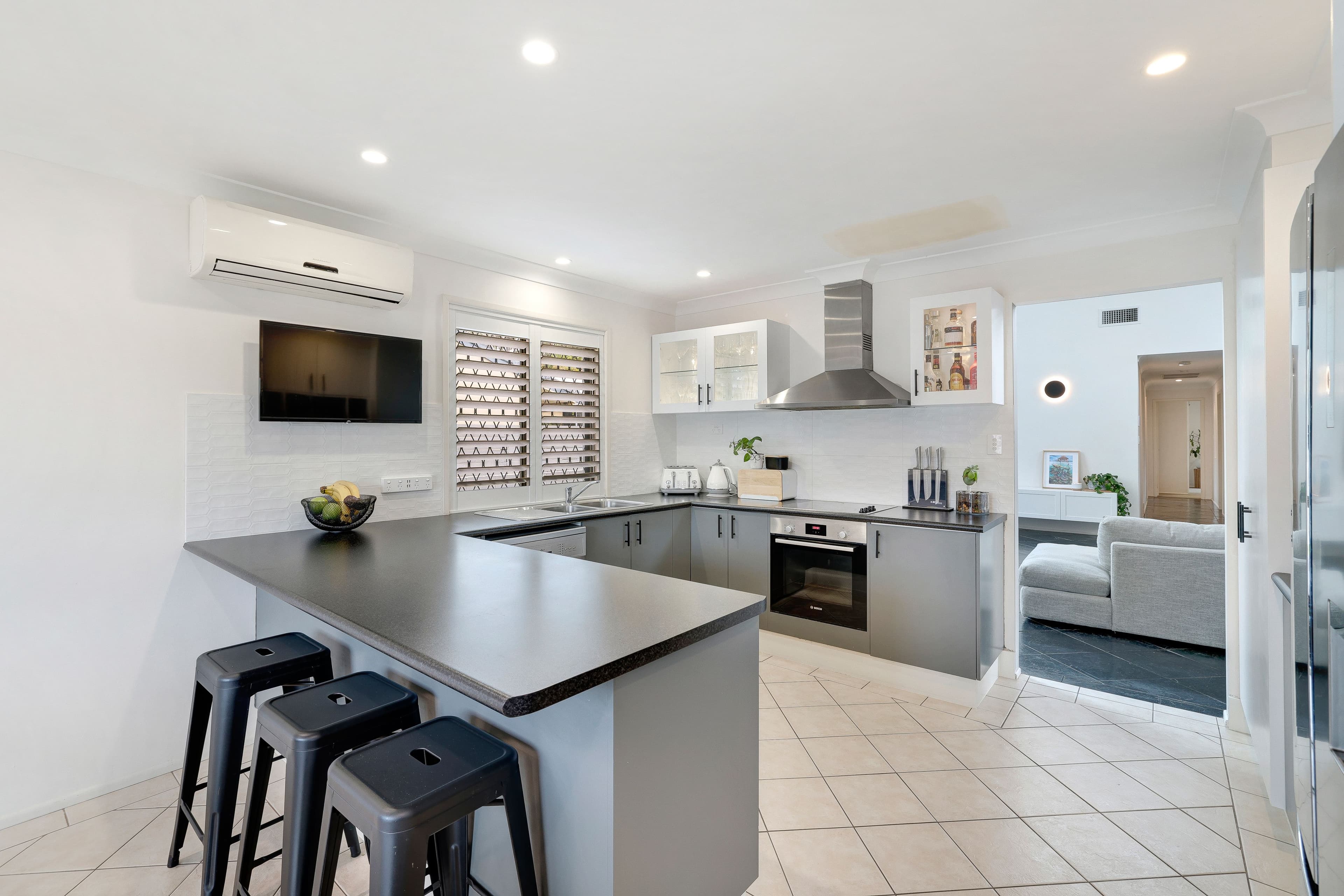 98 Alison Road, Carrara QLD 4211, Carrara - Thumbnail 4
