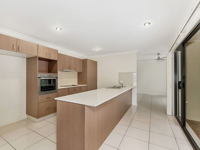 4 Hadrian Crescent, Pacific Pines QLD 4211, Pacific Pines - Thumbnail 2