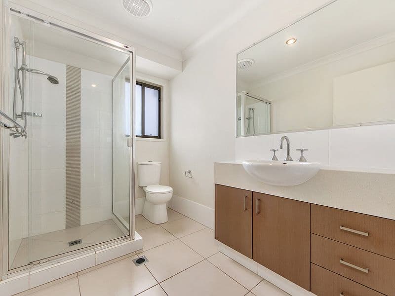 4 Hadrian Crescent, Pacific Pines QLD 4211, Pacific Pines - Thumbnail 3