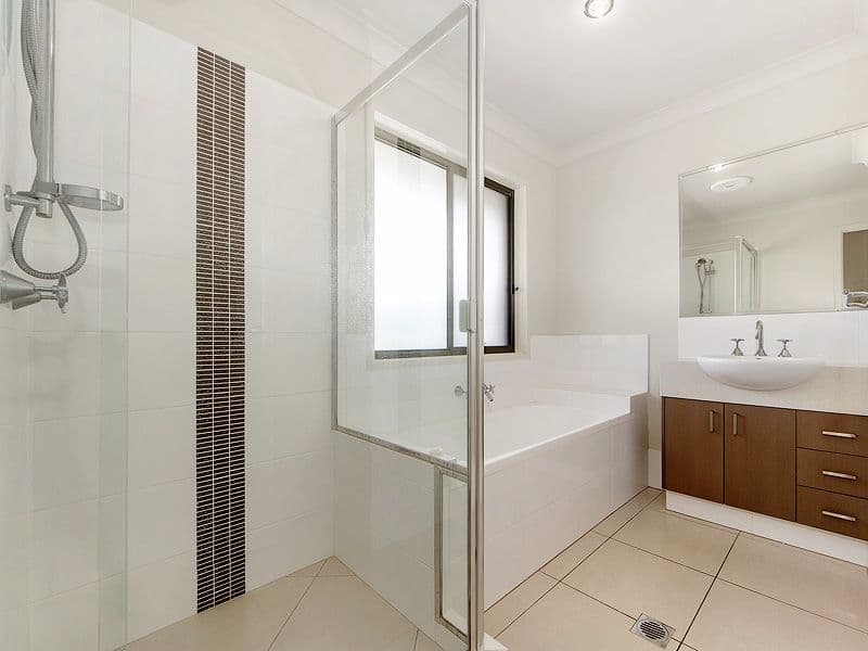 4 Hadrian Crescent, Pacific Pines QLD 4211, Pacific Pines - Thumbnail 7