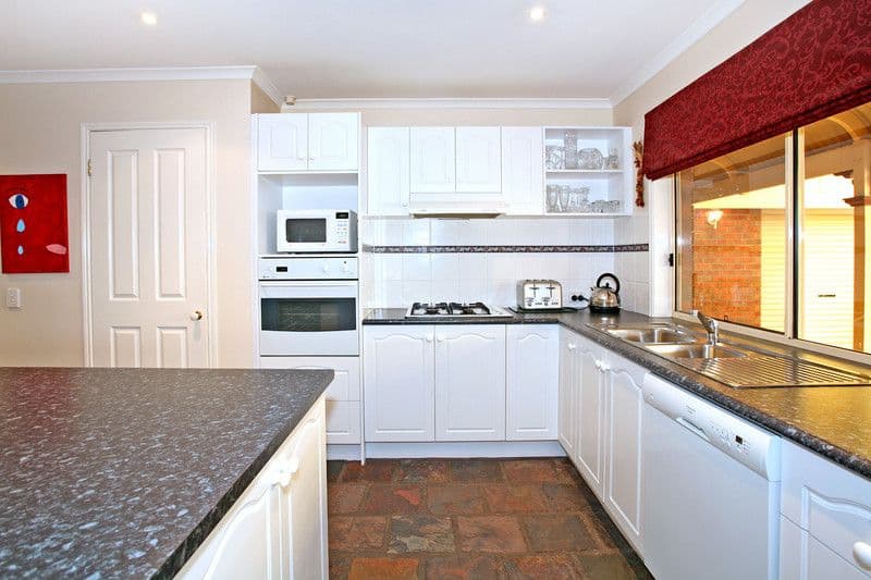 7 Pethajohn Parade, GROVEDALE VIC 3216, Grovedale - Thumbnail 2