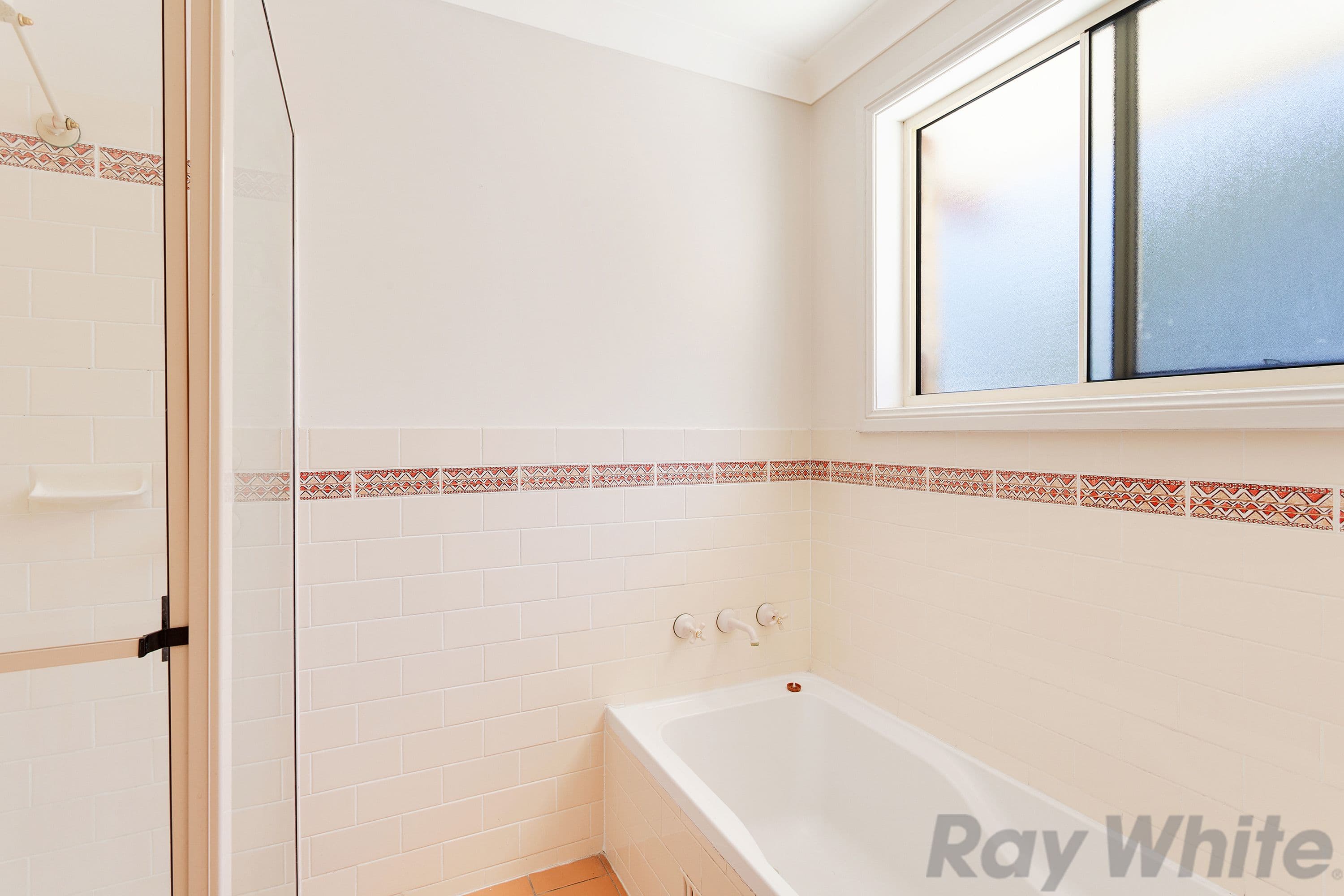 14 Lonsdale Close, Lake Haven - Thumbnail 8