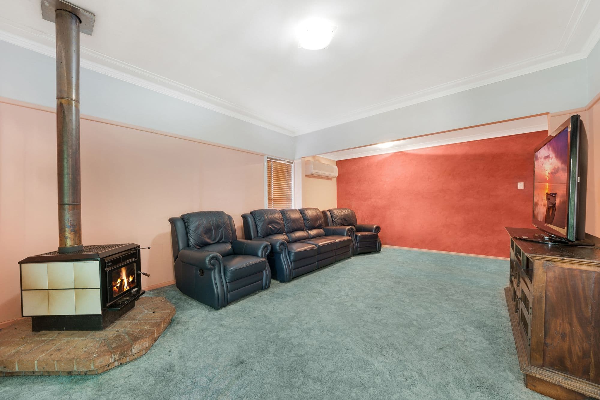 13 Hilltop Crescent, Campbelltown - Thumbnail 2