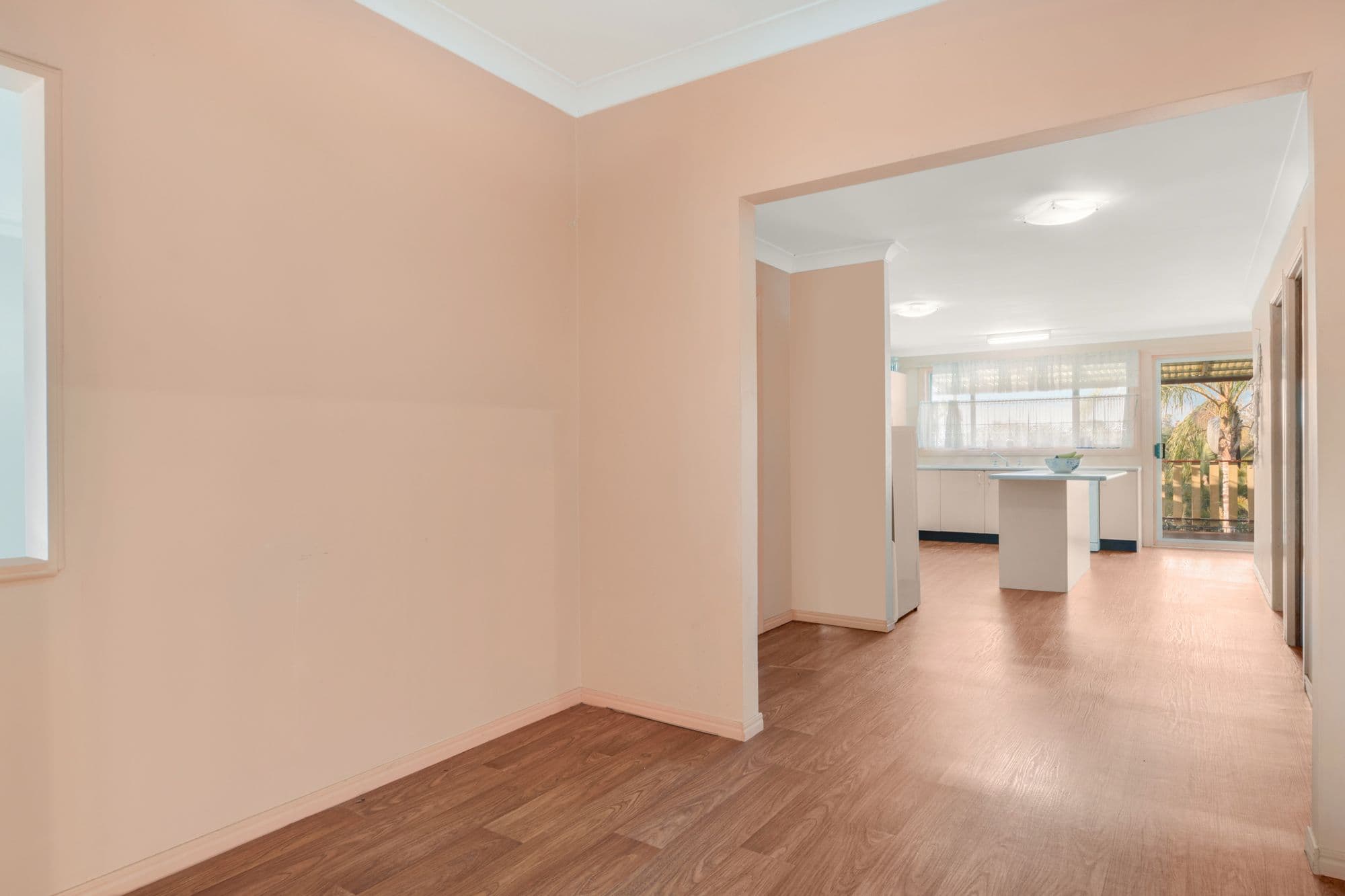 13 Hilltop Crescent, Campbelltown - Thumbnail 3
