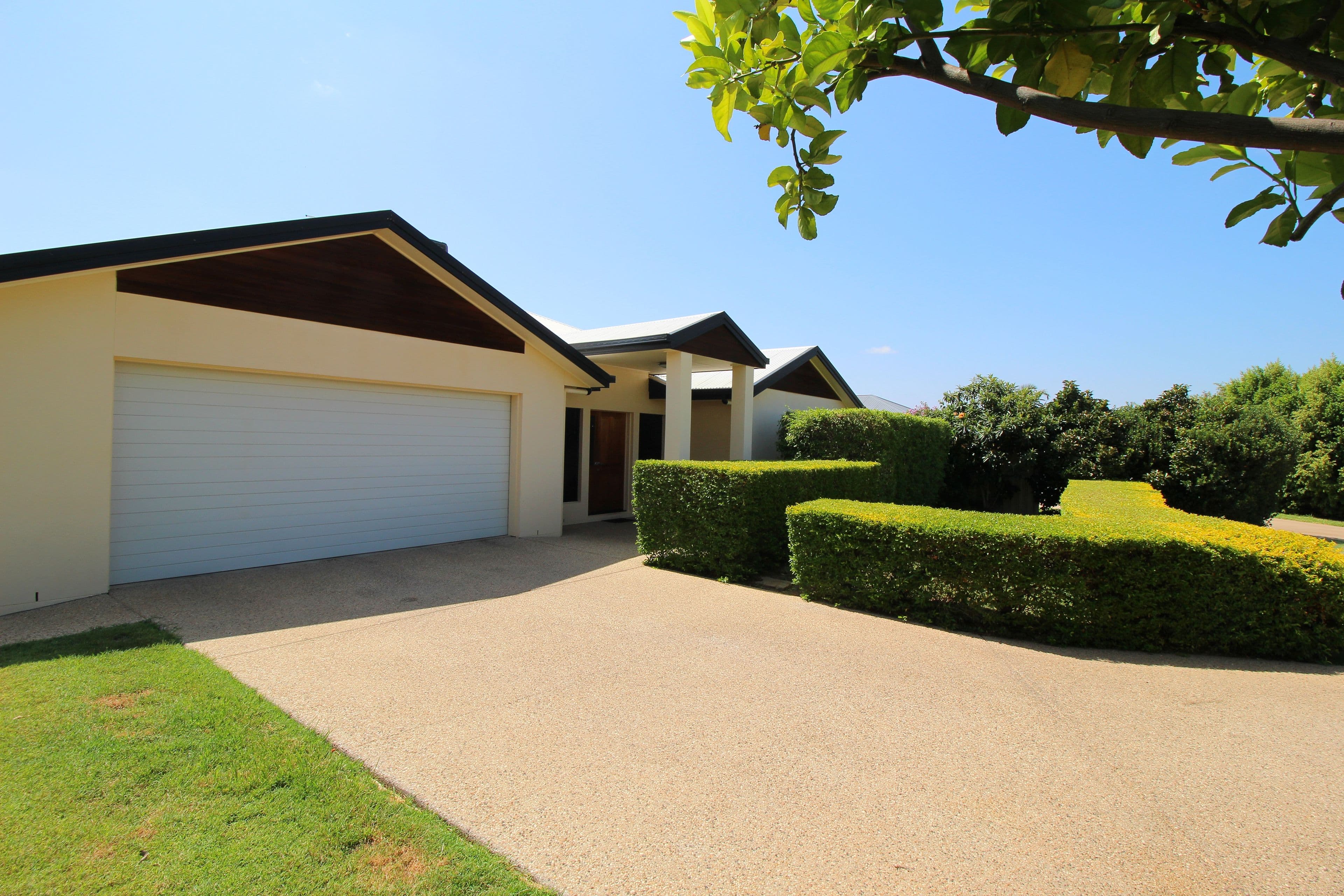 19 Charlton Street, Emerald QLD 4720, Emerald - Thumbnail 3