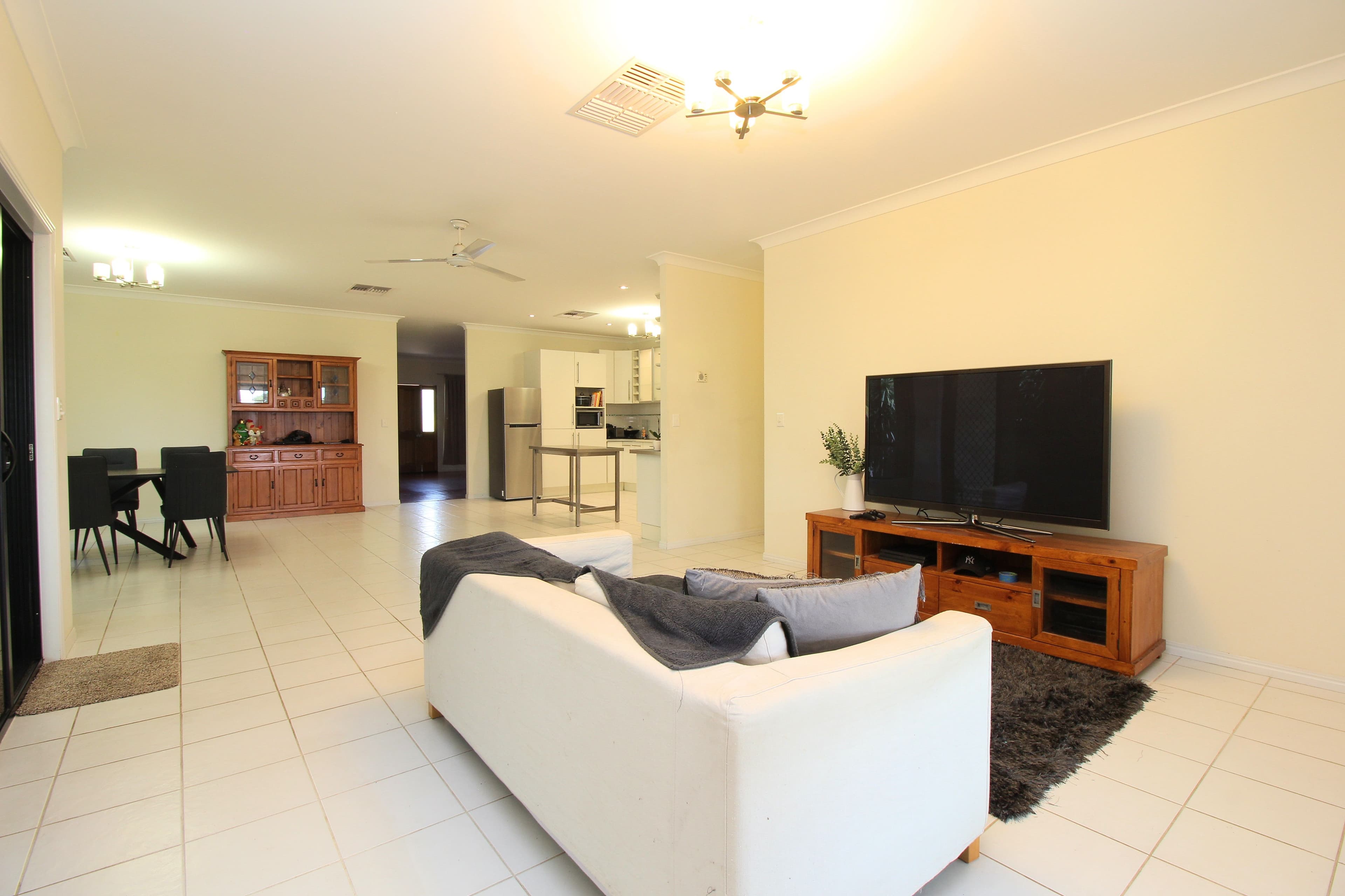 19 Charlton Street, Emerald QLD 4720, Emerald - Thumbnail 5
