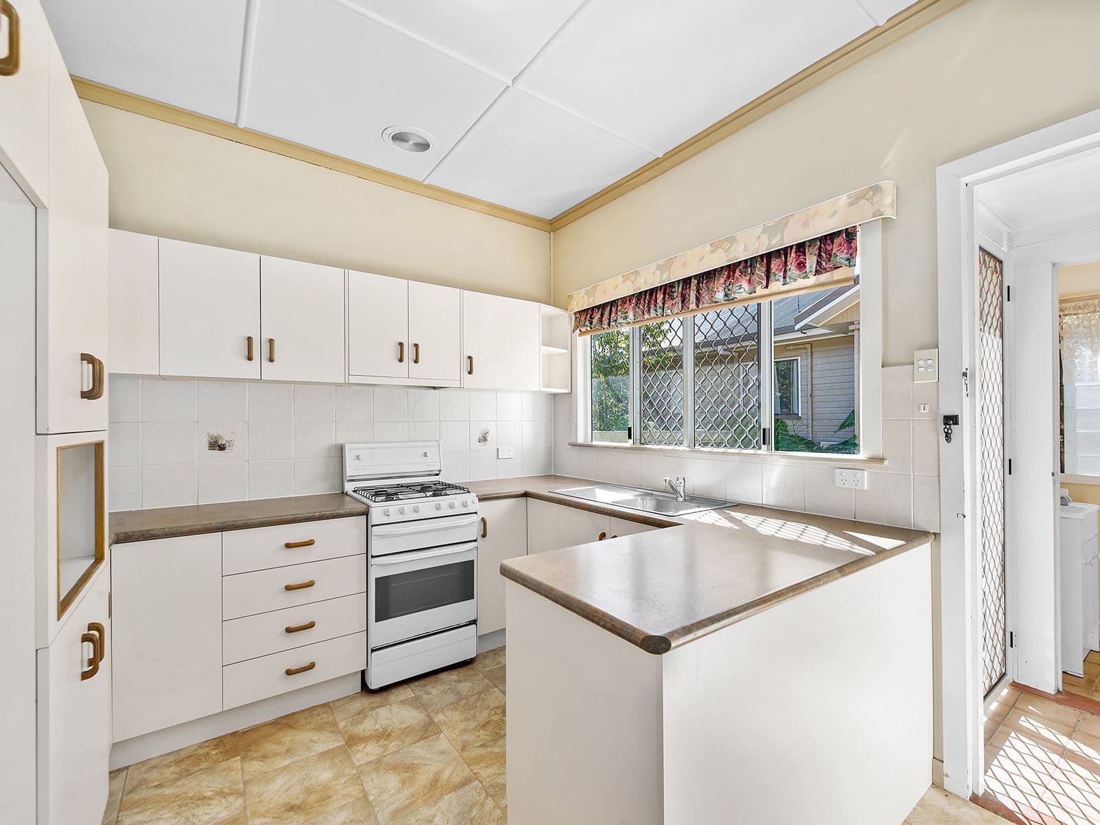 14 Servius Avenue, Seven Hills QLD 4170, Seven Hills - Thumbnail 2