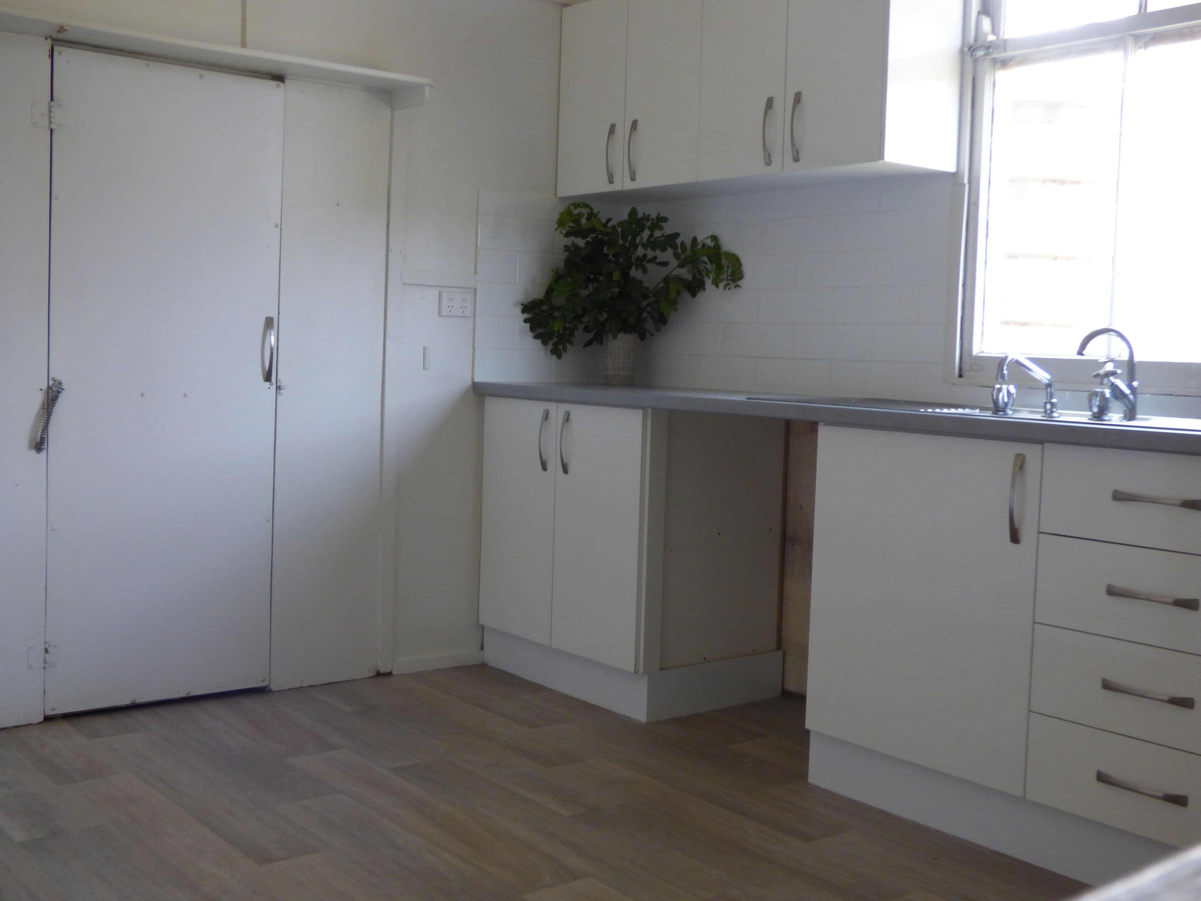 13-15 Chrystal Street, Roma QLD 4455, Roma - Thumbnail 2