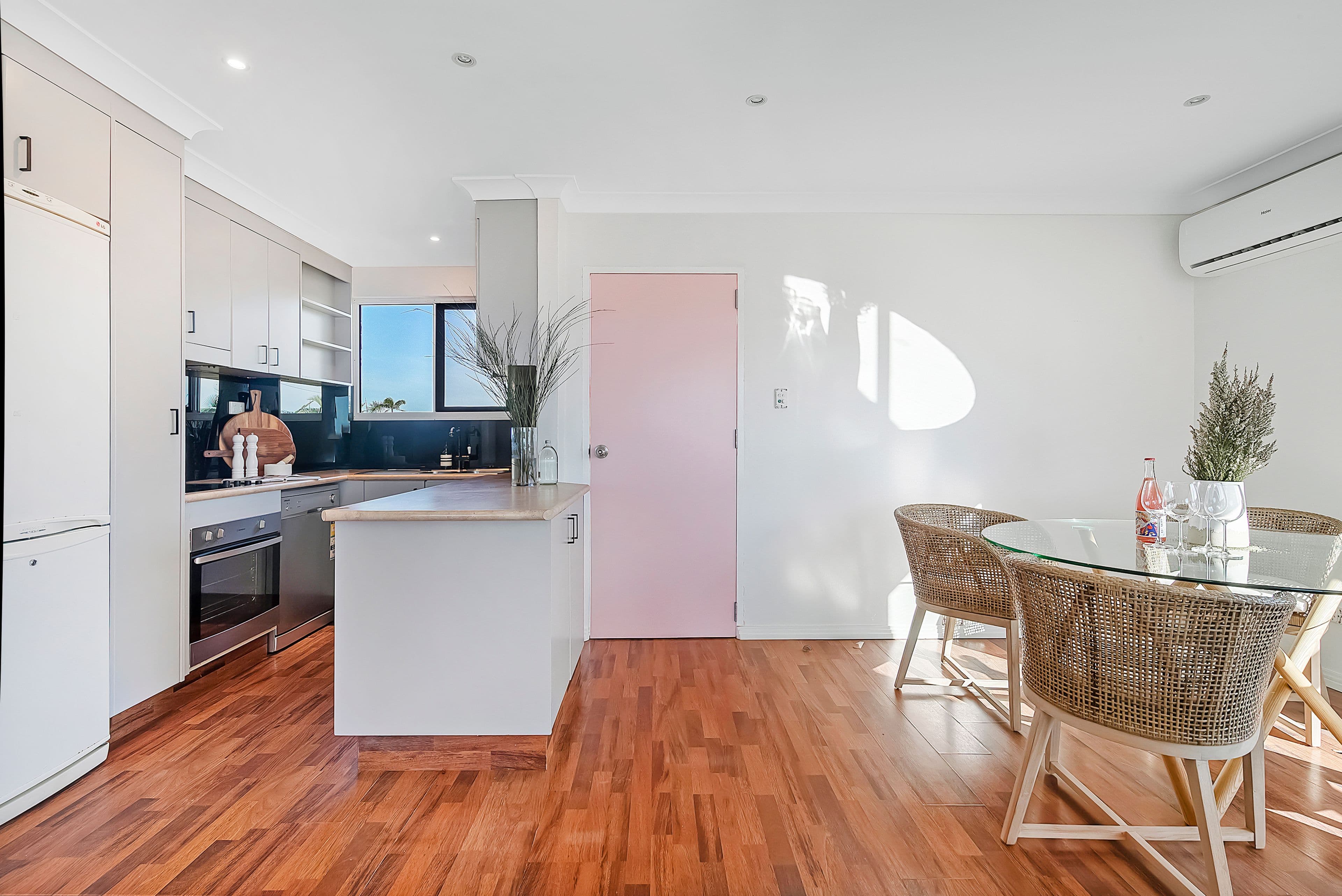 4 Seabeach Avenue, Mermaid Beach QLD 4218, Mermaid Beach - Thumbnail 8