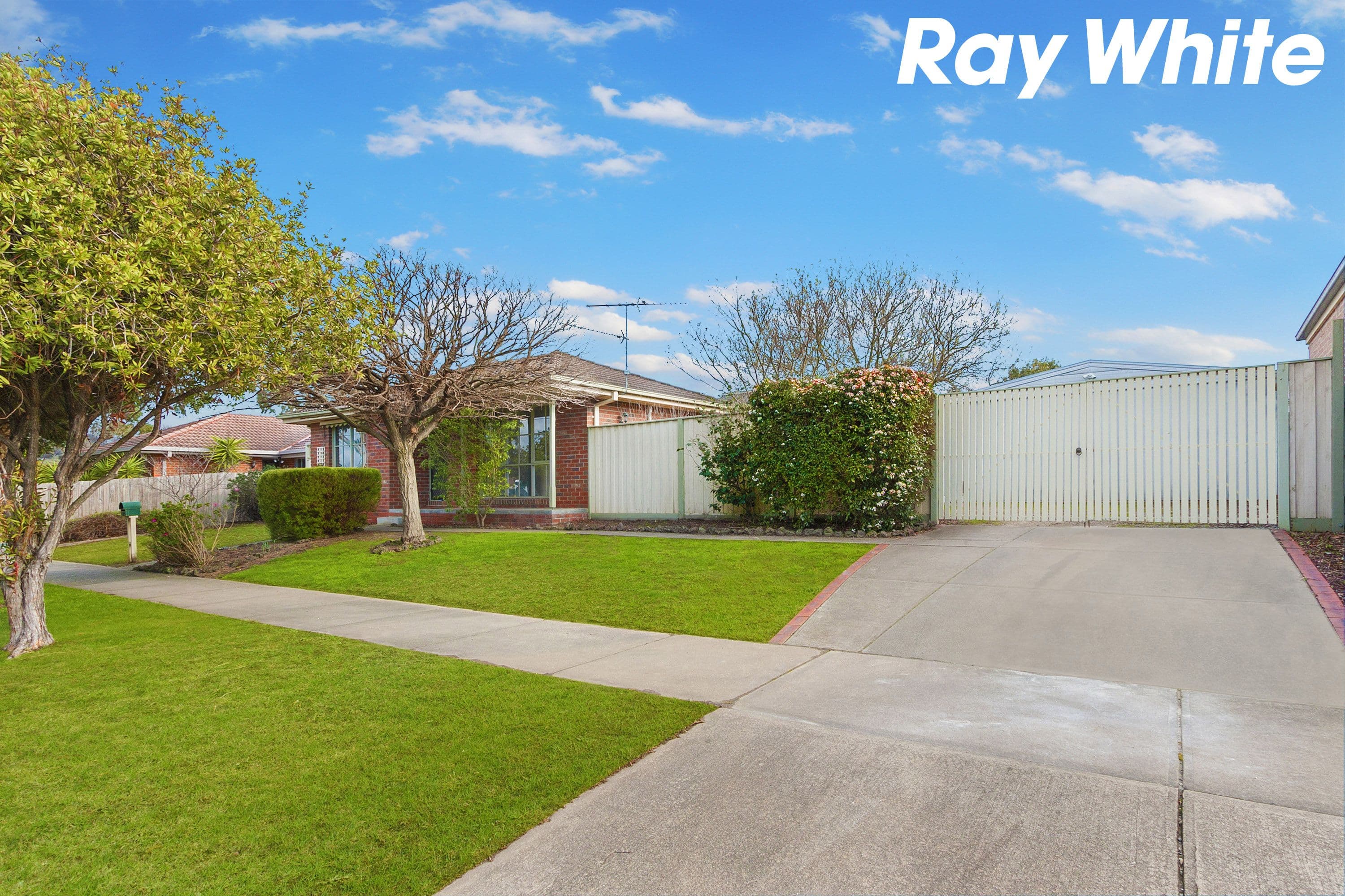 17 Dunbarton Drive, Pakenham VIC 3810, Pakenham - Thumbnail 2