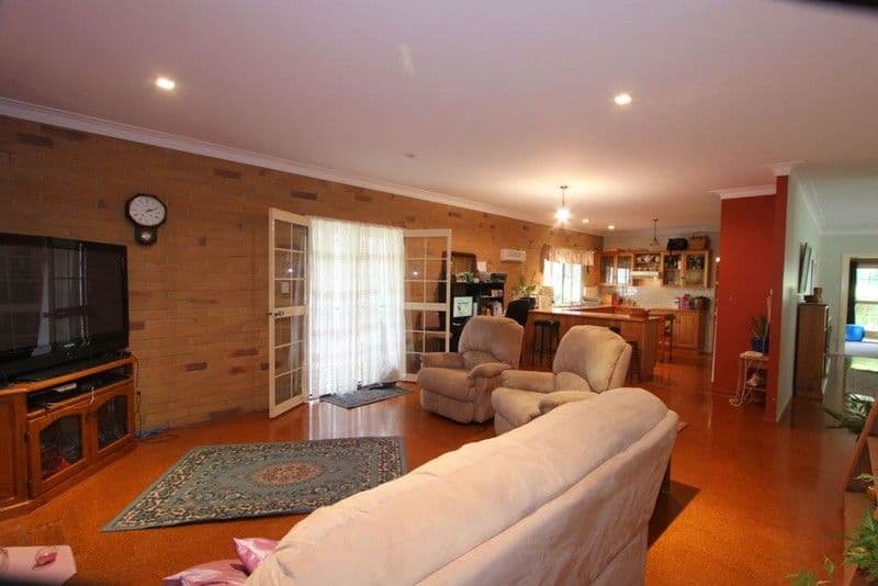 70 Cummins Road, BRANYAN QLD 4670, Branyan - Thumbnail 6