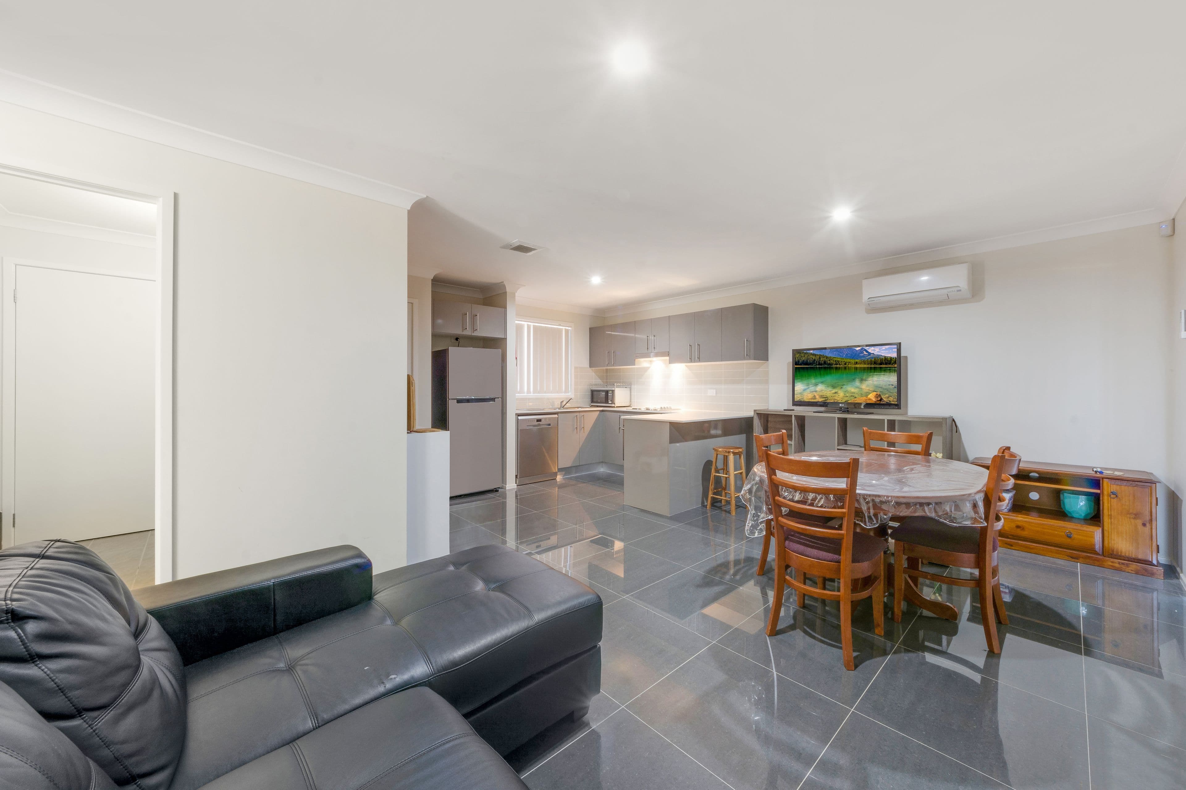 81 Cumberland Road, Ingleburn - Thumbnail 2