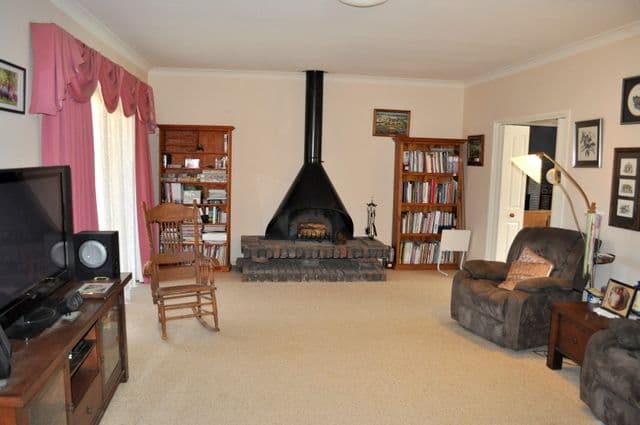 40 Balmoral Crescent, LAKE ALBERT NSW 2650, Lake Albert - Thumbnail 3