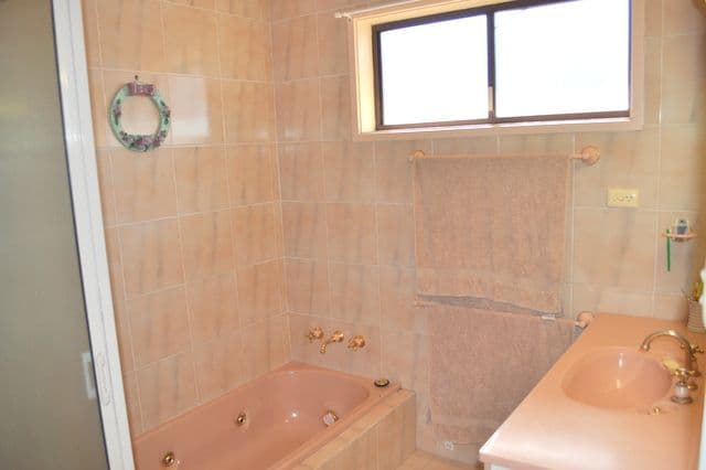 40 Balmoral Crescent, LAKE ALBERT NSW 2650, Lake Albert - Thumbnail 7