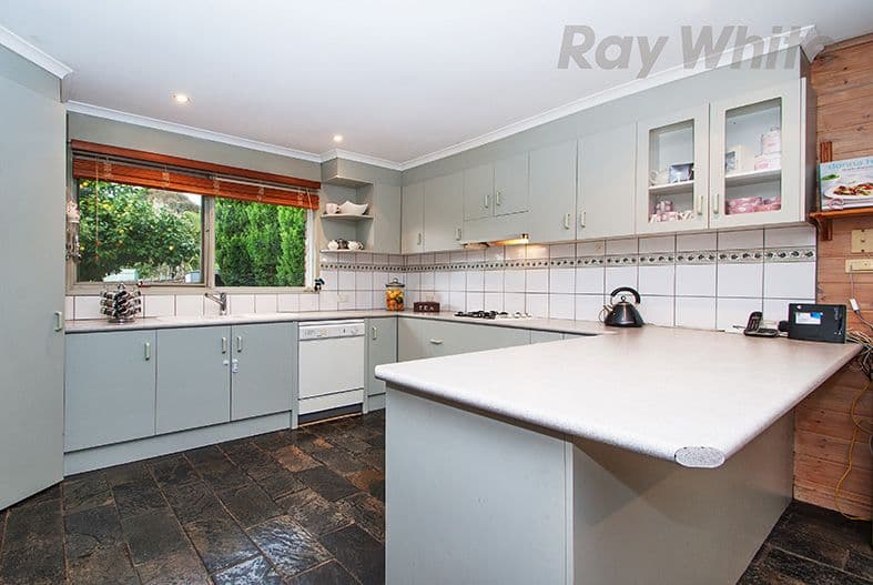 4 ARKARRA Court, Mooroolbark VIC 3138, Mooroolbark - Thumbnail 3