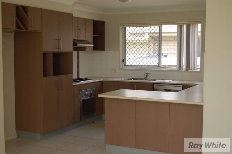 32 Hill End Avenue, Hillcrest QLD 4118, Hillcrest - Thumbnail 2