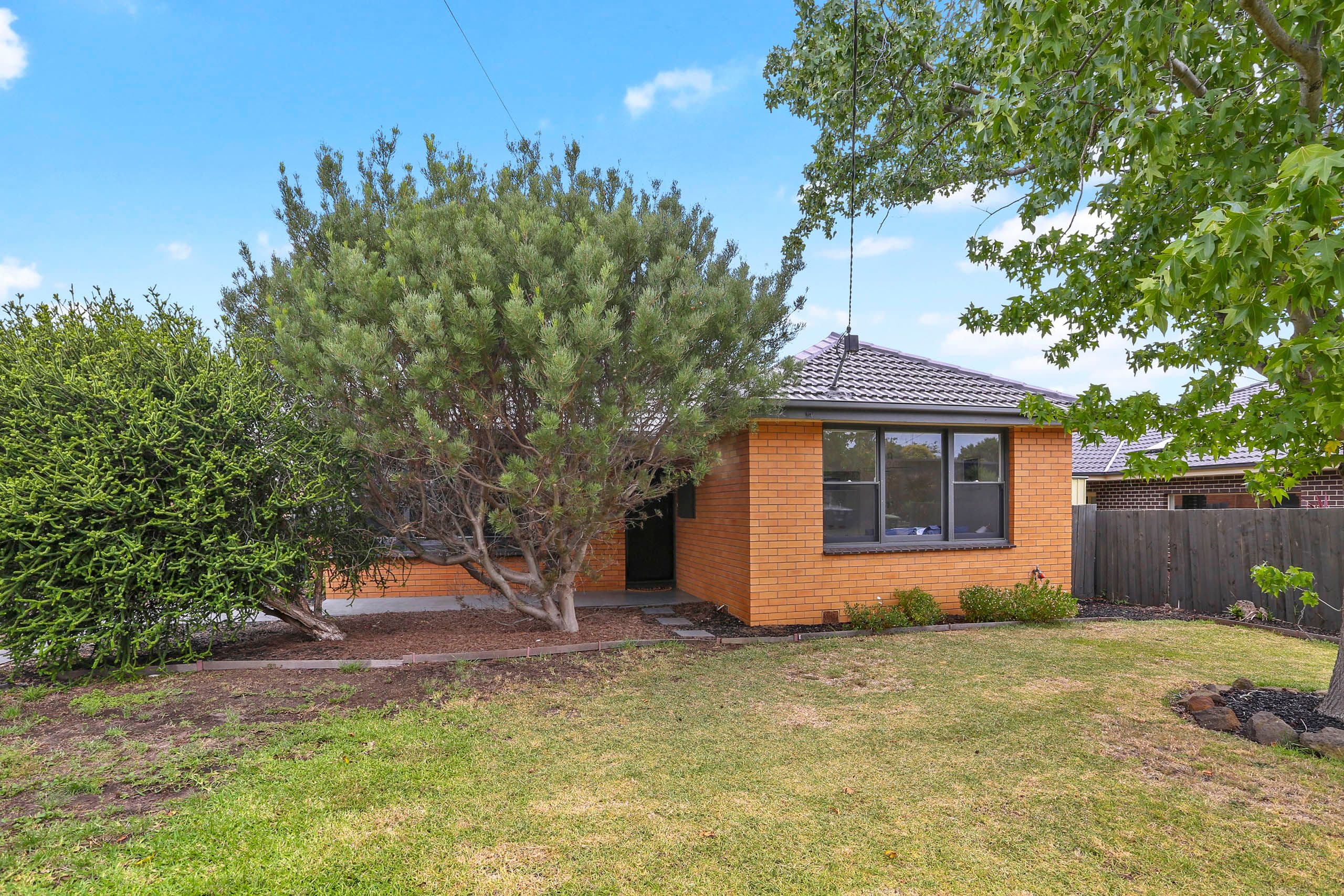 1 Kinther Court, Highton VIC 3216, Highton - Thumbnail 2