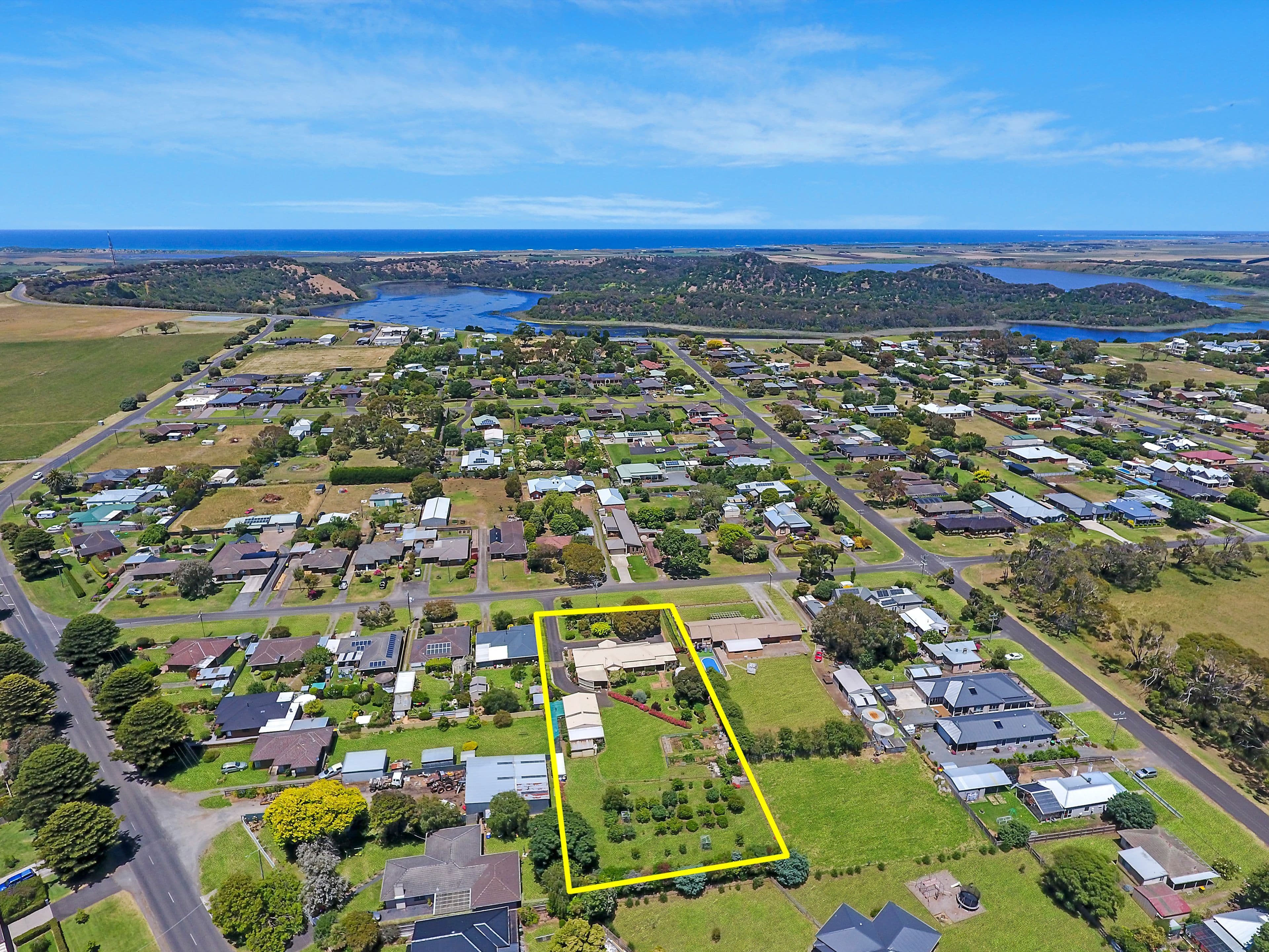 12 Anne Street, Koroit VIC 3282, Koroit - Thumbnail 2