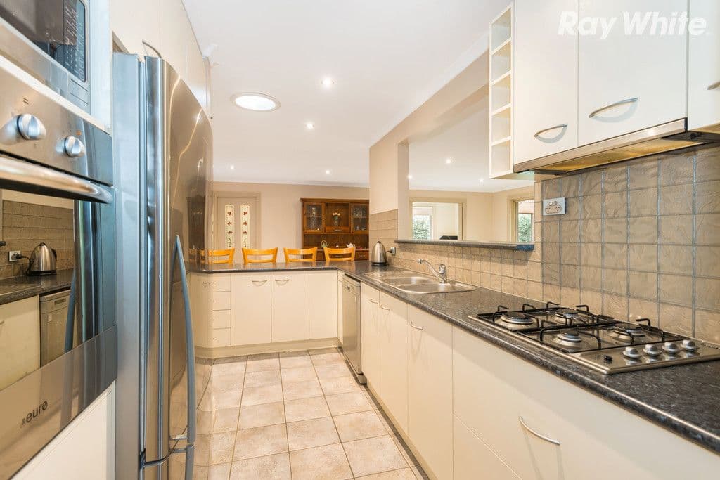 11 Thornley Close, Ferntree Gully VIC 3156, Ferntree Gully - Thumbnail 2